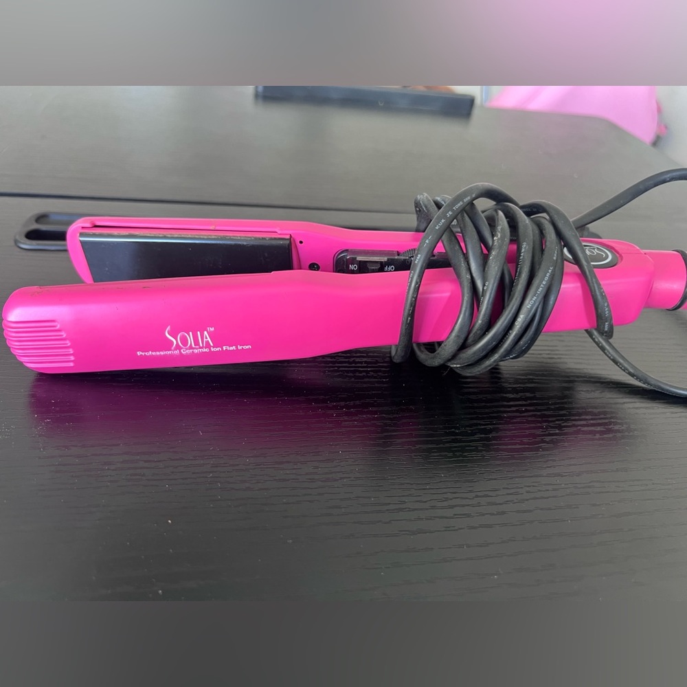 MOVE OUT SALE Ceramic Pink Hair Straightener